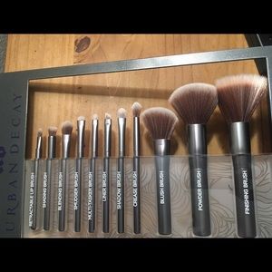 Urban Decay makeup brush set